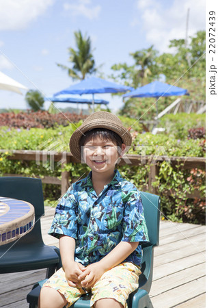 南国の風景と子供 22072439
