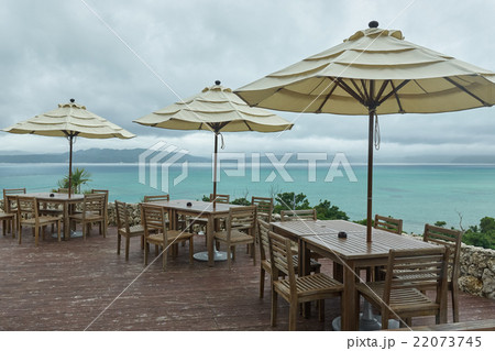 南国のレストラン、テラス席、古宇利島、沖縄 22073745