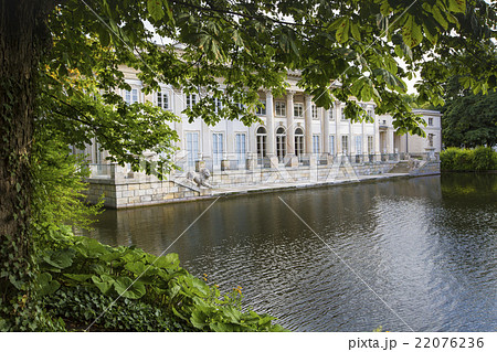 The Lazienki palace in Lazienki Park, Warsaw. 22076236