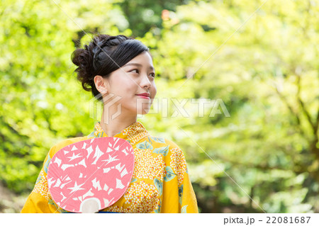 浴衣を着た女性 浴衣を着た女性 22081687