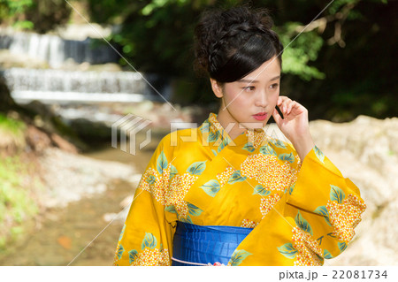 浴衣を着た女性 浴衣を着た女性 22081734