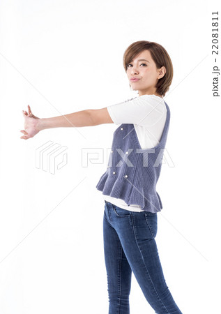 20代後半の女性 22081811