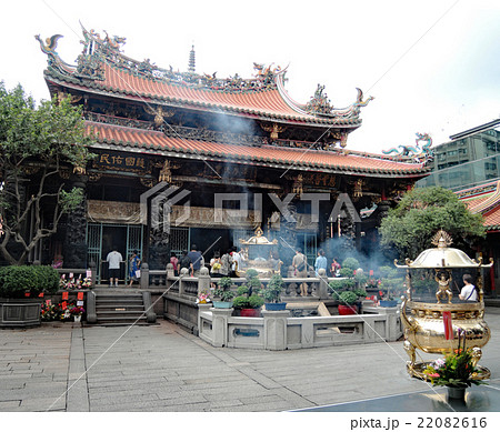 台湾　台北市　龍山寺（りゅうざんじ）　正殿 22082616