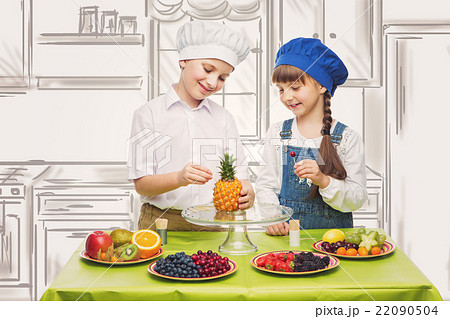 Children making fruit snacks 22090504