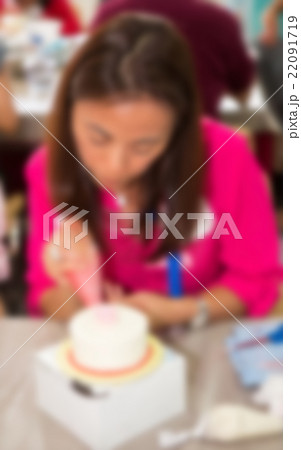 woman learn to made some cake woman learn to made some cake 22091719