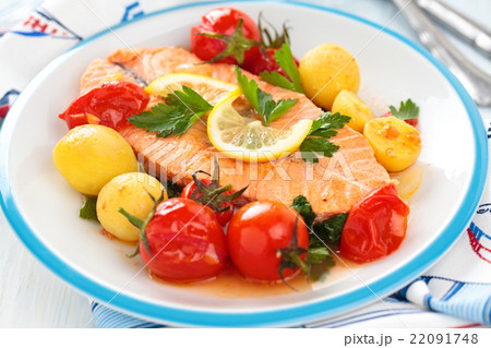 Fried Salmon  with vegetables. 22091748