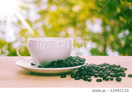 Fresh coffee in a white cup of coffee Fresh coffee in a white cup of coffee 22092110