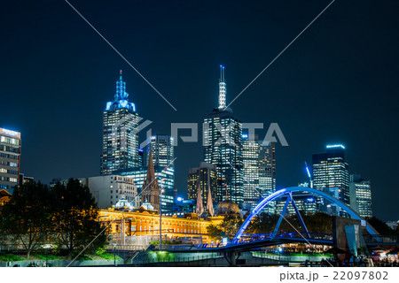 メルボルンのダウンタウンビル群の夜景 22097802
