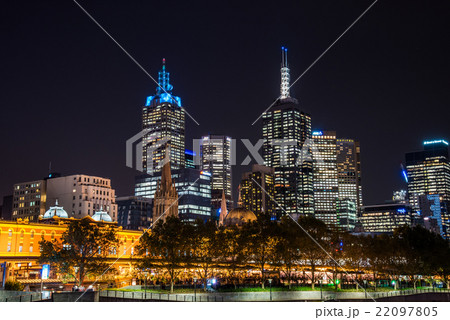 メルボルンのダウンタウンビル群の夜景 22097805