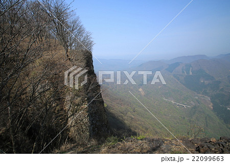 断崖絶壁（荒船山の艫岩） 22099663
