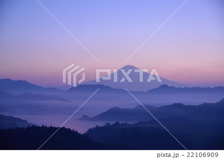 静岡県清水吉原から夜明けの富士山 静岡県清水吉原から夜明けの富士山 22106909