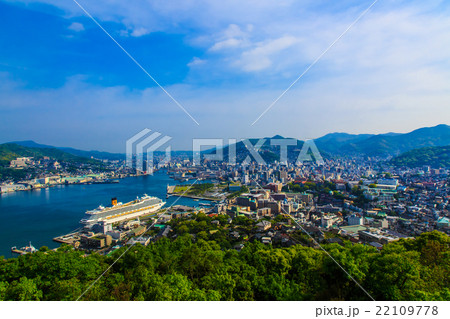 鍋冠山からの眺め 客船と長崎港の風景 鍋冠山からの眺め 客船と長崎港の風景 22109778