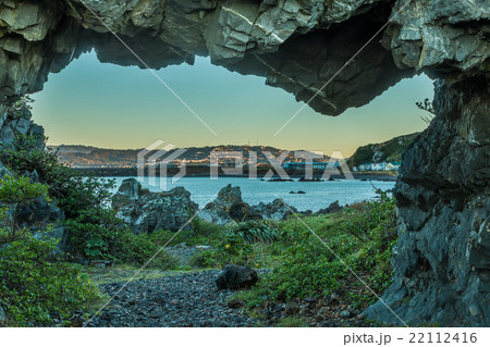 Lyall Bay Rock Hole 22112416
