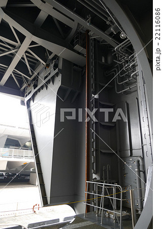 いずも　護衛艦　横浜　大桟橋 22116086