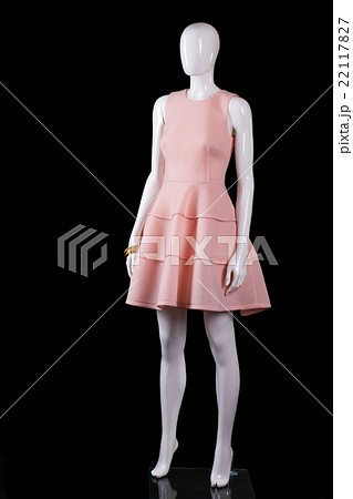 Sleeveless salmon dress with folds. 22117827
