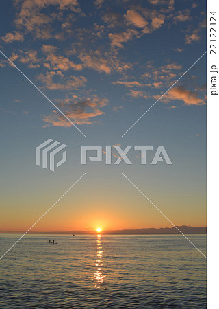 逗子マリーナから望む湘南の夕日 22122124