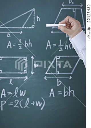 教育　黒板　授業 22123489