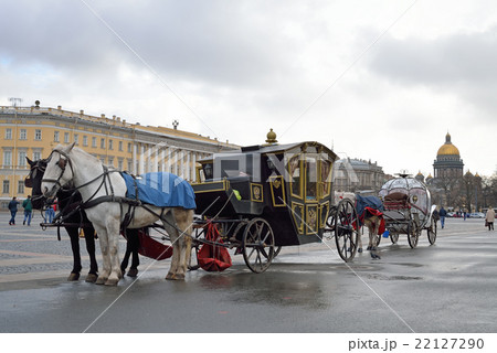 The horse-drawn carriage on Palace square The horse-drawn carriage on Palace square 22127290