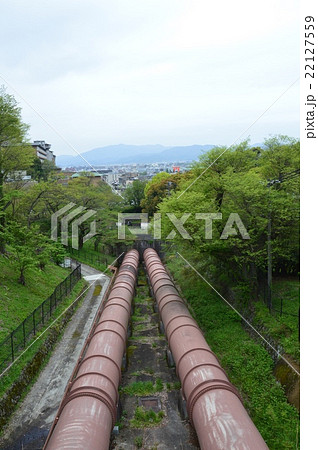 琵琶湖疏水と蹴上発電所をつなぐ水道管（京都市左京区） 22127559