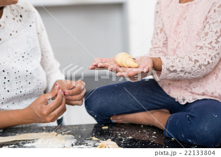 First croissant 22133804