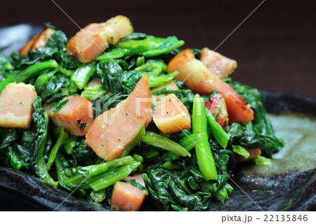 ほうれん草とベーコンのバターソテー ほうれん草とベーコンのバターソテー 22135846