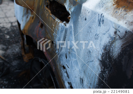 Burned gray car. 22149081
