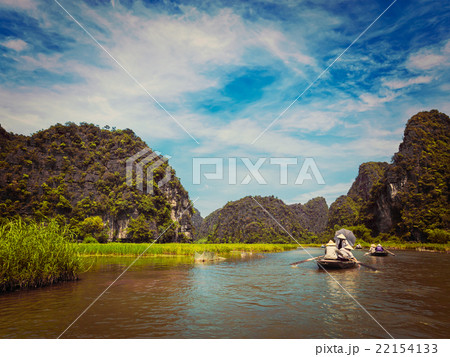 Tourists on boats in Vietnam 22154133