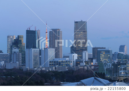 東京都市風景 六本木周辺ビル群 夜景 高層ビル 東京タワー 東京ミッドタウン 浜松町 コピースペースの写真素材