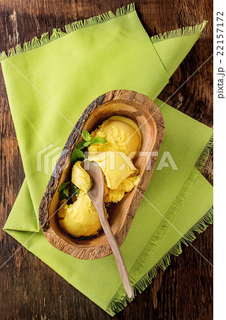 Mango ice cream 22157172