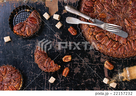 Caramel pecan pie 22157232