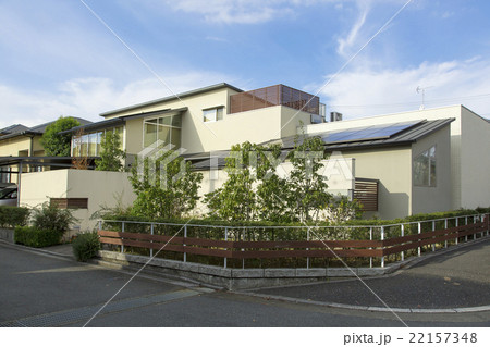 住宅 新築住宅 と住宅街 イメージ 青空 住宅 新築住宅 と住宅街 イメージ 青空 22157348