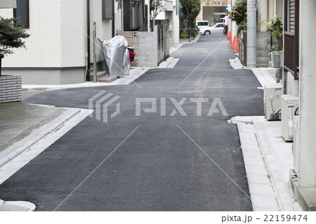 住宅　道路　セットバック　イメージ　建築基準法上の制限　緊急車両道幅確保 22159474