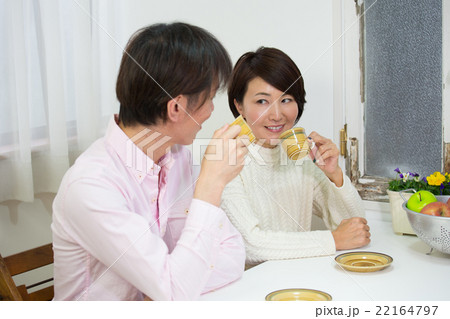 お茶をするカップル お茶をするカップル 22164797
