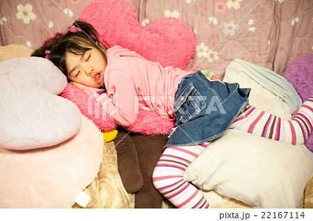 眠る子供 22167114