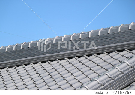 和風建築の屋根瓦と空 和風建築の屋根瓦と空 22167768