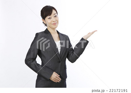 スーツ姿の女性　　　　 22172191