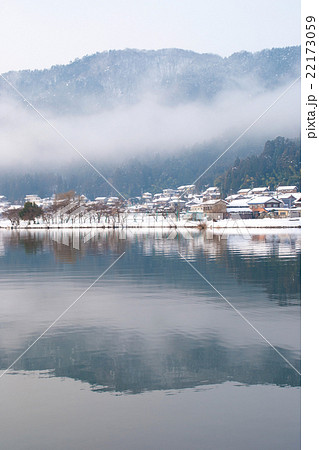 冬の余呉湖の写真素材
