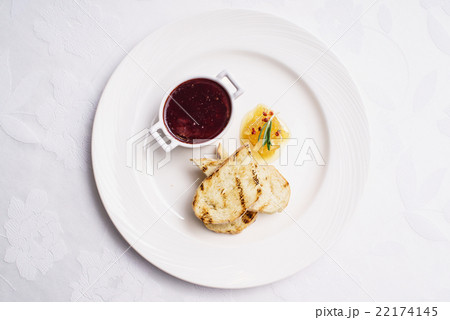 pate with toast 22174145