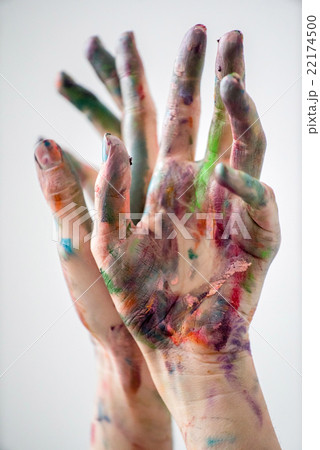 hands of painter 22174500