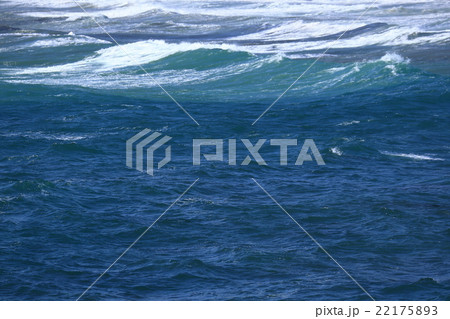 西伊豆大浜海水浴場沖の波 西伊豆大浜海水浴場沖の波 22175893