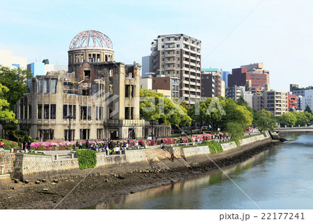 原爆ドームと元安川 22177241