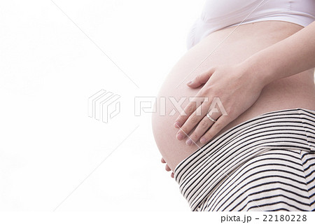 臨月を迎えた女性のお腹の写真素材