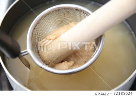 料理中の味噌汁 料理中の味噌汁 22185024