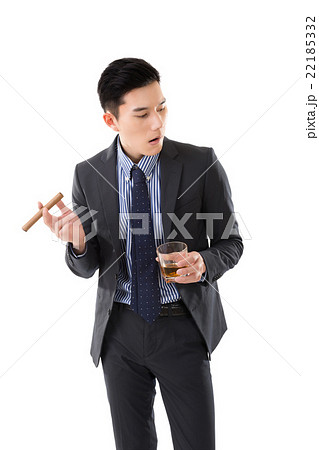 businessman holding a cigar 22185332