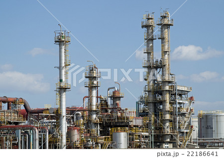 精油所の蒸留塔群 22186641