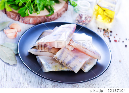 raw fish fillet 22187104