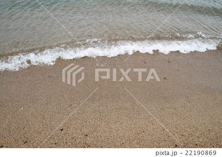 氣比の海岸 波打ち際 (撮影地:福井県敦賀市、天候:曇り) 氣比の海岸 波打ち際 (撮影地:福井県敦賀市、天候:曇り) 22190869