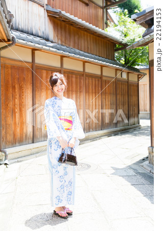 浴衣を着た女性 浴衣を着た女性 22194153