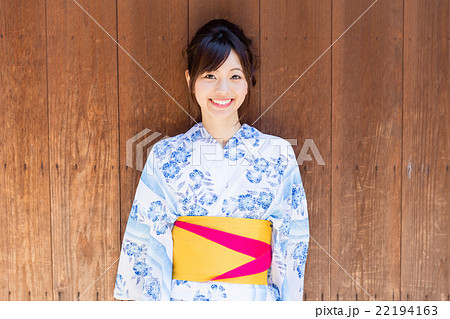 浴衣を着た女性 浴衣を着た女性 22194163