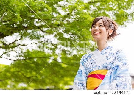 浴衣を着た女性 22194176
